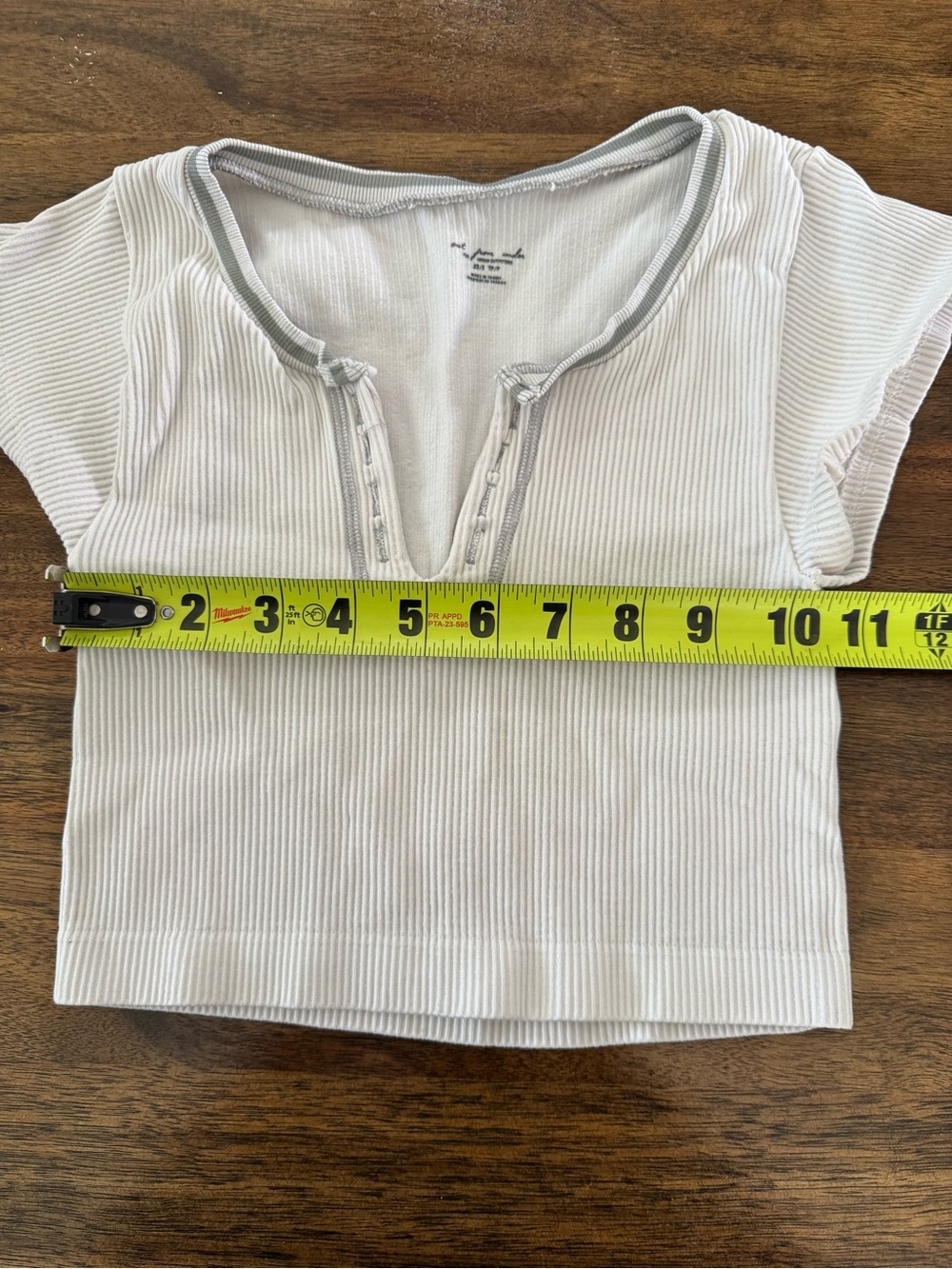 Urban Outfitters Off-White Ribbed Henley Crop Top - Picture 3 of 6